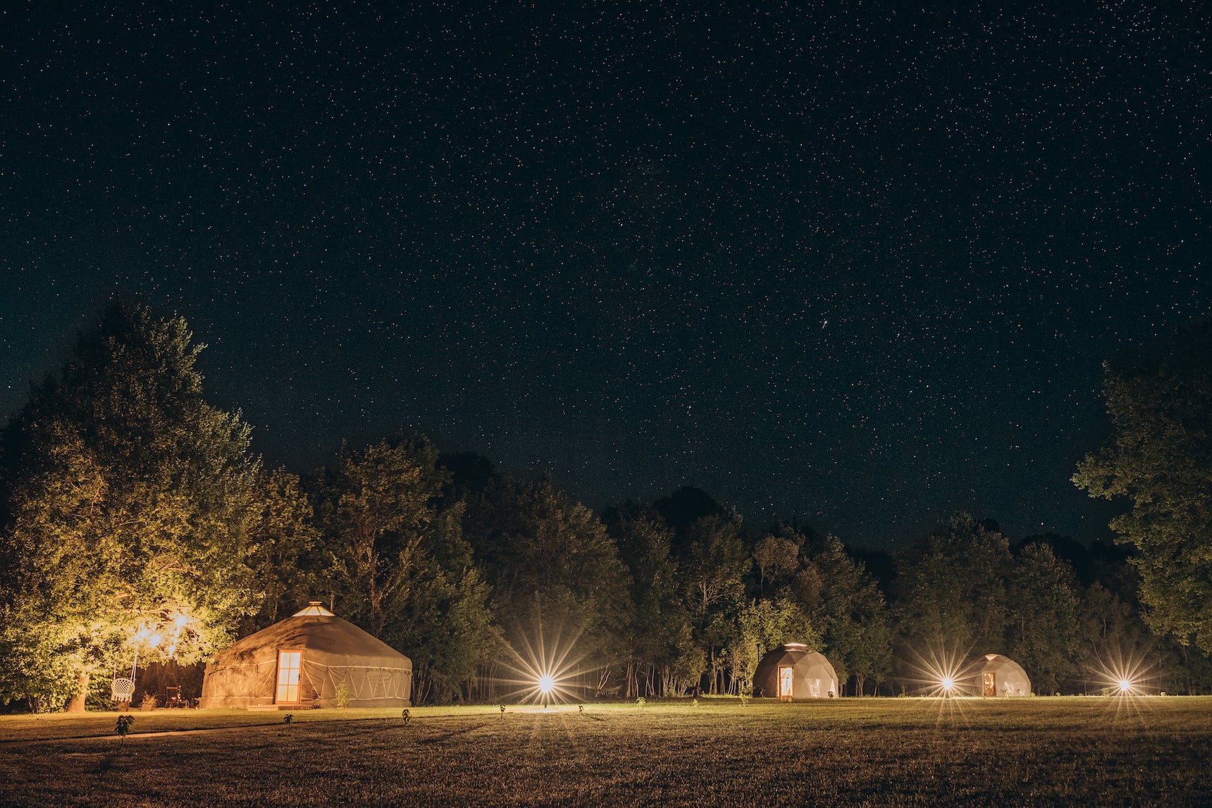 Glampingas. Lėto poilsio filosofija